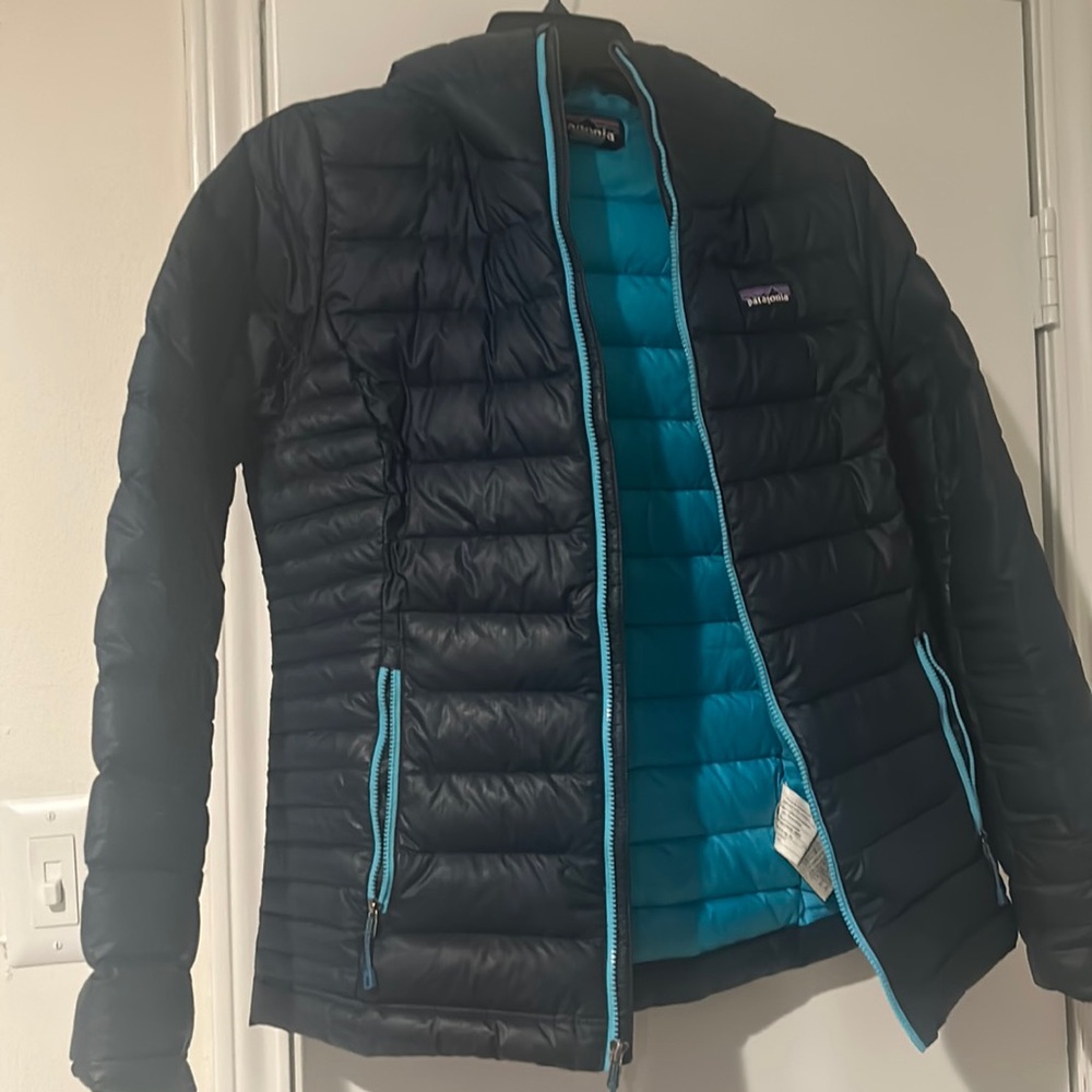 Patagonia black blue puff jacket small zipper pockets and hood